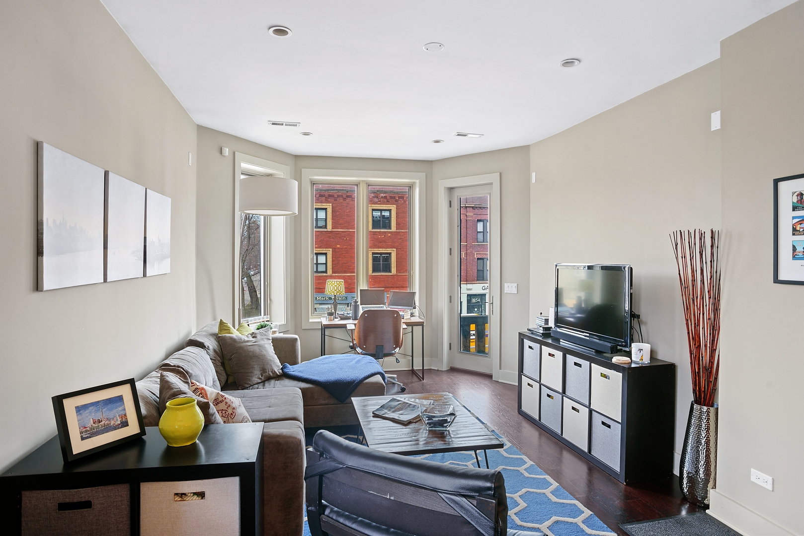 1257 West Addison Street, Unit 2 Chicago, IL 60613 - Photo 2 of 11 a living room with furniture and a flat screen tv