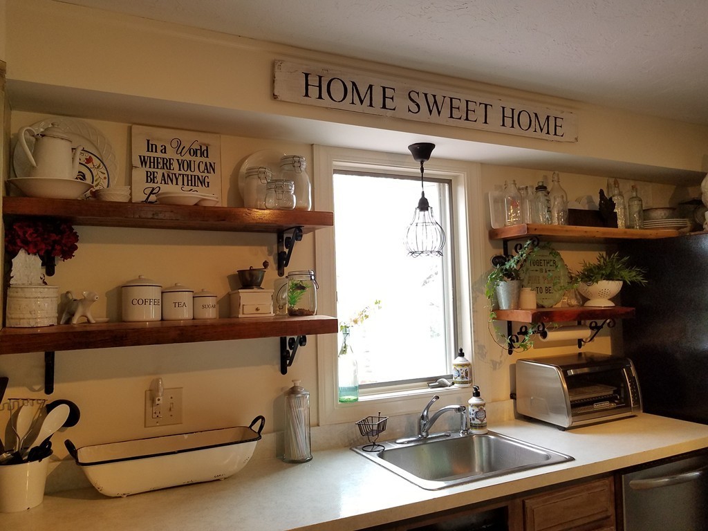 9 Davis Road Auburn, MA 01501 - Photo 11 of 24 Gallery Image 11