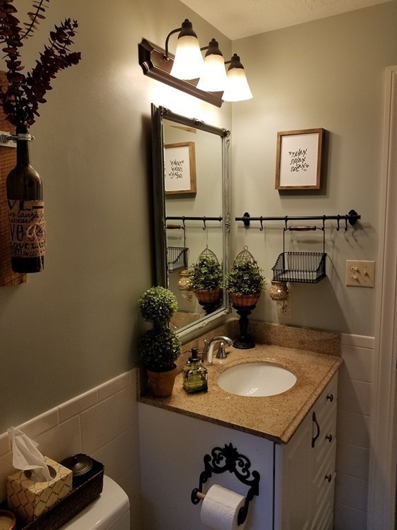 9 Davis Road Auburn, MA 01501 - Photo 20 of 24 Gallery Image 20