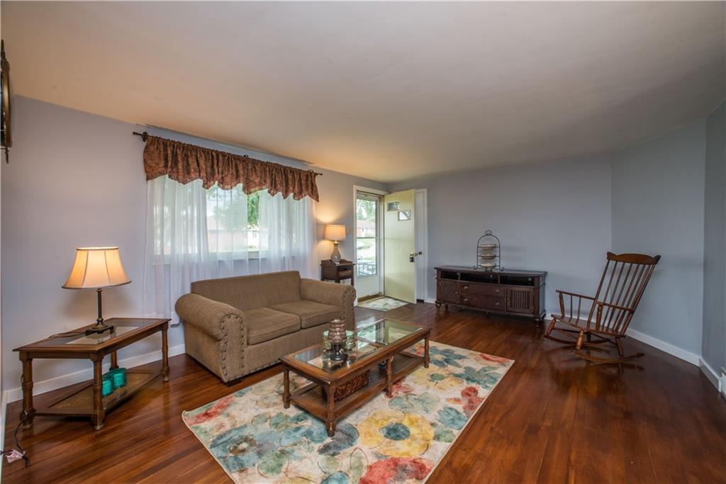 5317 Meadowcrest Road Pittsburgh, PA 15236 - Photo 6 of 25 Gallery Image 6