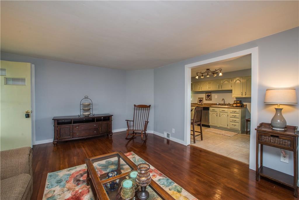 5317 Meadowcrest Road Pittsburgh, PA 15236 - Photo 7 of 25 Gallery Image 7