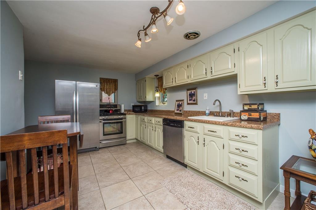 5317 Meadowcrest Road Pittsburgh, PA 15236 - Photo 8 of 25 Gallery Image 8