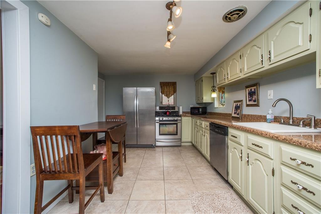 5317 Meadowcrest Road Pittsburgh, PA 15236 - Photo 9 of 25 Gallery Image 9