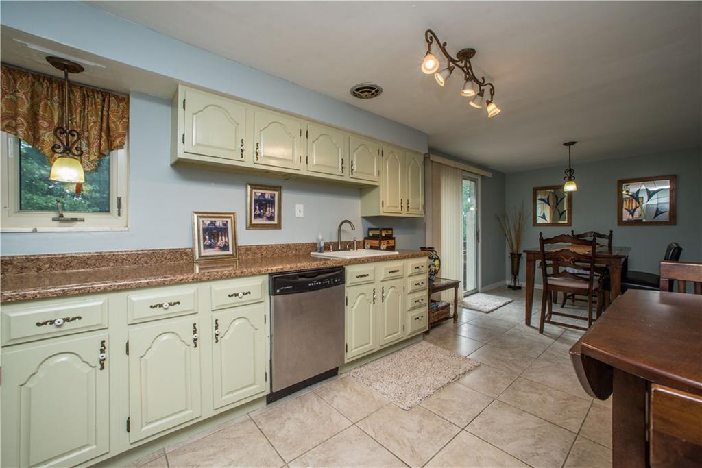 5317 Meadowcrest Road Pittsburgh, PA 15236 - Photo 10 of 25 Gallery Image 10
