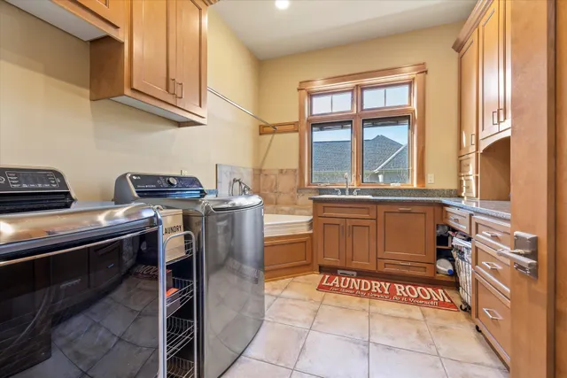 $1,525,000 | 105 Legend Way, Wales, WI 53183