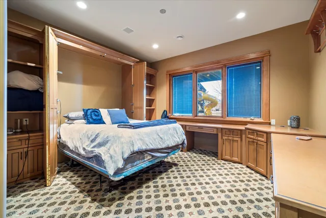 $1,525,000 | 105 Legend Way, Wales, WI 53183