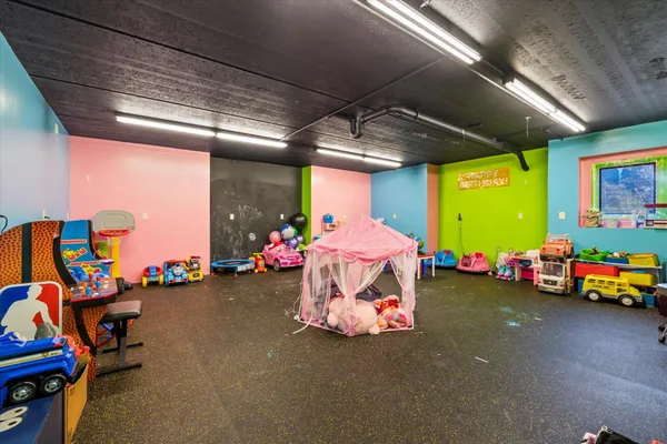 $1,525,000 | 105 Legend Way, Wales, WI 53183