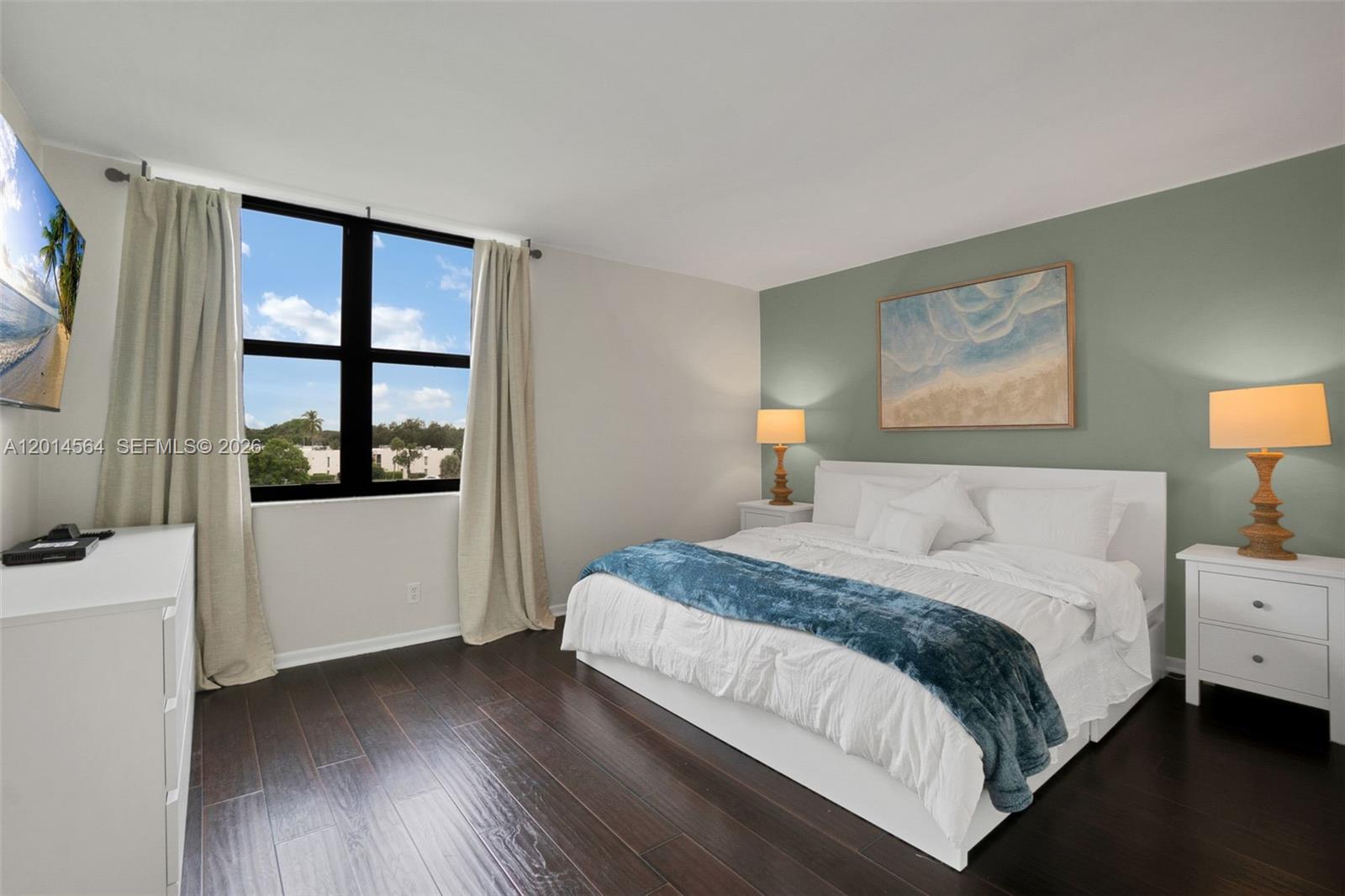 500 Egret Circle, Unit 8403 Delray Beach, FL 33444 - Photo 13 of 32 a bedroom with a large bed and a window