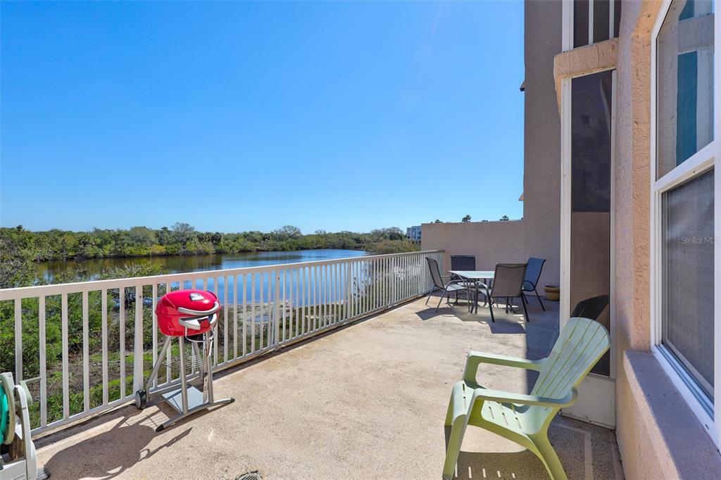 6475 Shoreline Drive, Unit 5102 St. Petersburg, FL 33708 - Photo 4 of 39 a view of balcony and patio