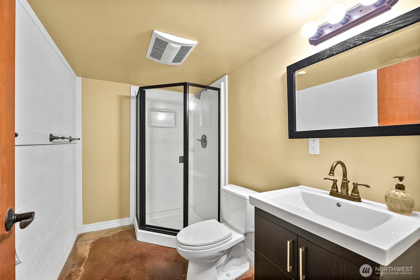 5207 North Pearl Street Ruston, WA 98407 - Photo 29 of 39 a bathroom with a toilet sink and mirror