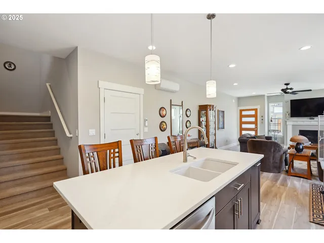 $695,000 | 1250 29th Street, Hood River, OR 97031