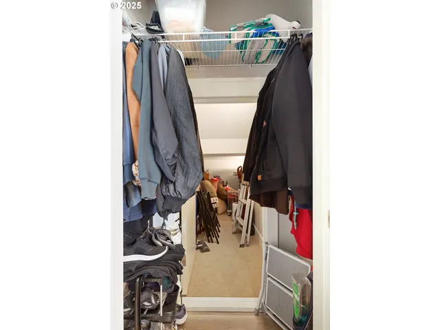 $695,000 | 1250 29th Street, Hood River, OR 97031