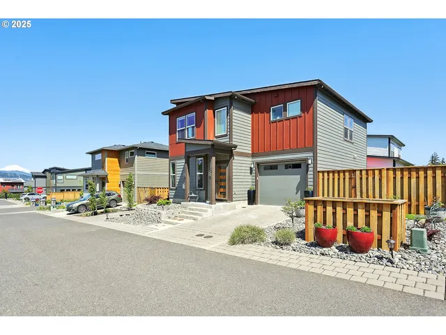 $695,000 | 1250 29th Street, Hood River, OR 97031