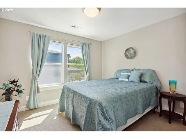 $695,000 | 1250 29th Street, Hood River, OR 97031