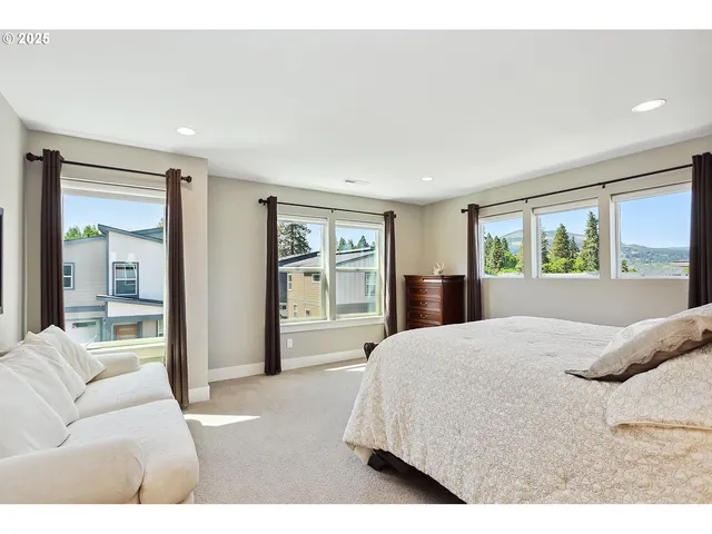 $695,000 | 1250 29th Street, Hood River, OR 97031