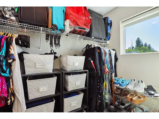 $695,000 | 1250 29th Street, Hood River, OR 97031