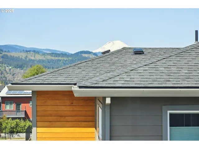 $695,000 | 1250 29th Street, Hood River, OR 97031