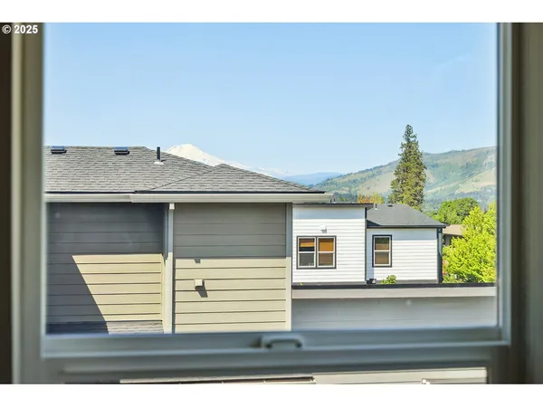$675,000 | 1250 29th Street, Hood River, OR 97031