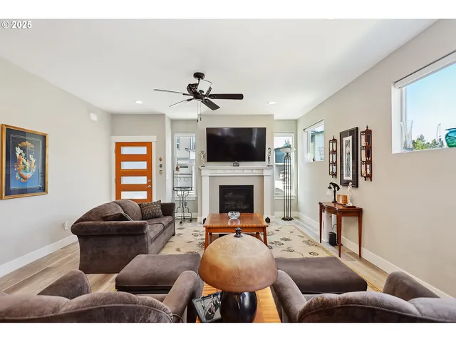 $695,000 | 1250 29th Street, Hood River, OR 97031