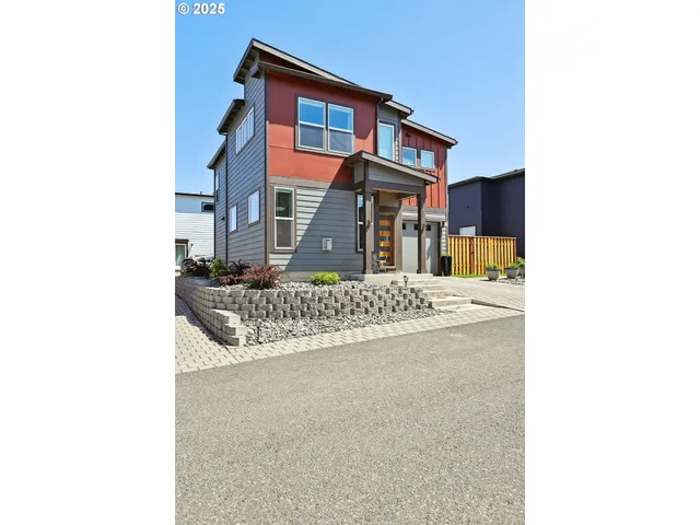 $695,000 | 1250 29th Street, Hood River, OR 97031