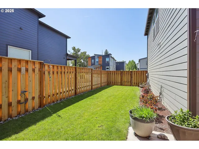 $695,000 | 1250 29th Street, Hood River, OR 97031