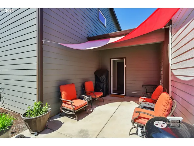 $695,000 | 1250 29th Street, Hood River, OR 97031