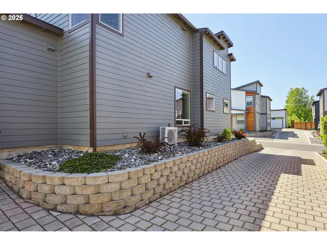 $695,000 | 1250 29th Street, Hood River, OR 97031