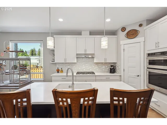 $695,000 | 1250 29th Street, Hood River, OR 97031