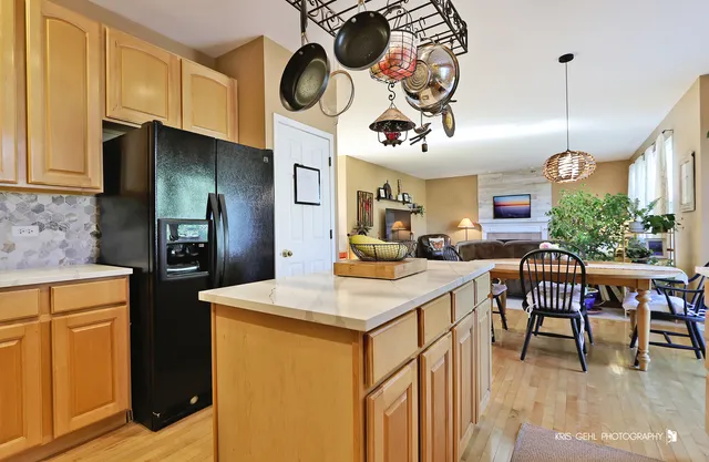 $419,900 | 2726 Providence Lane, Lindenhurst, IL 60046