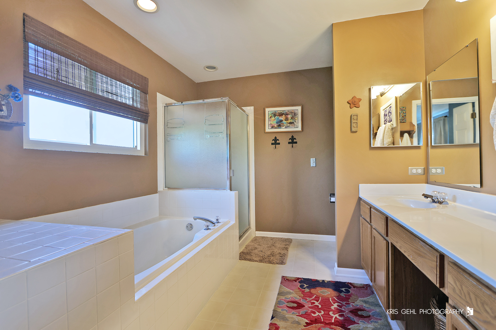 2726 Providence Lane Lindenhurst, IL 60046 - Photo 16 of 29 a bathroom with a sink a bathtub and a shower