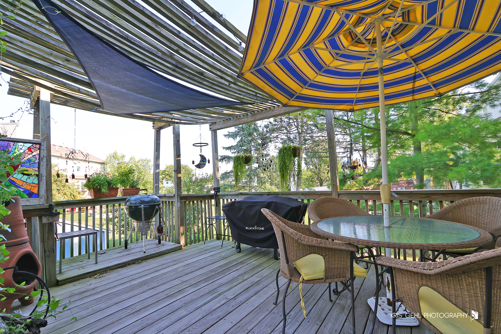 2726 Providence Lane Lindenhurst, IL 60046 - Photo 21 of 29 a table and chairs in patio of a house