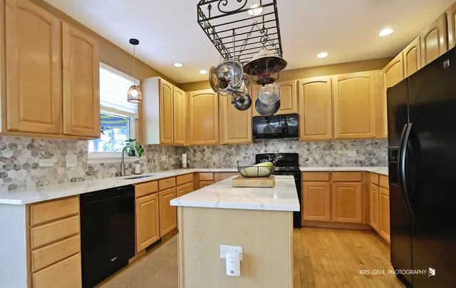 $419,900 | 2726 Providence Lane, Lindenhurst, IL 60046