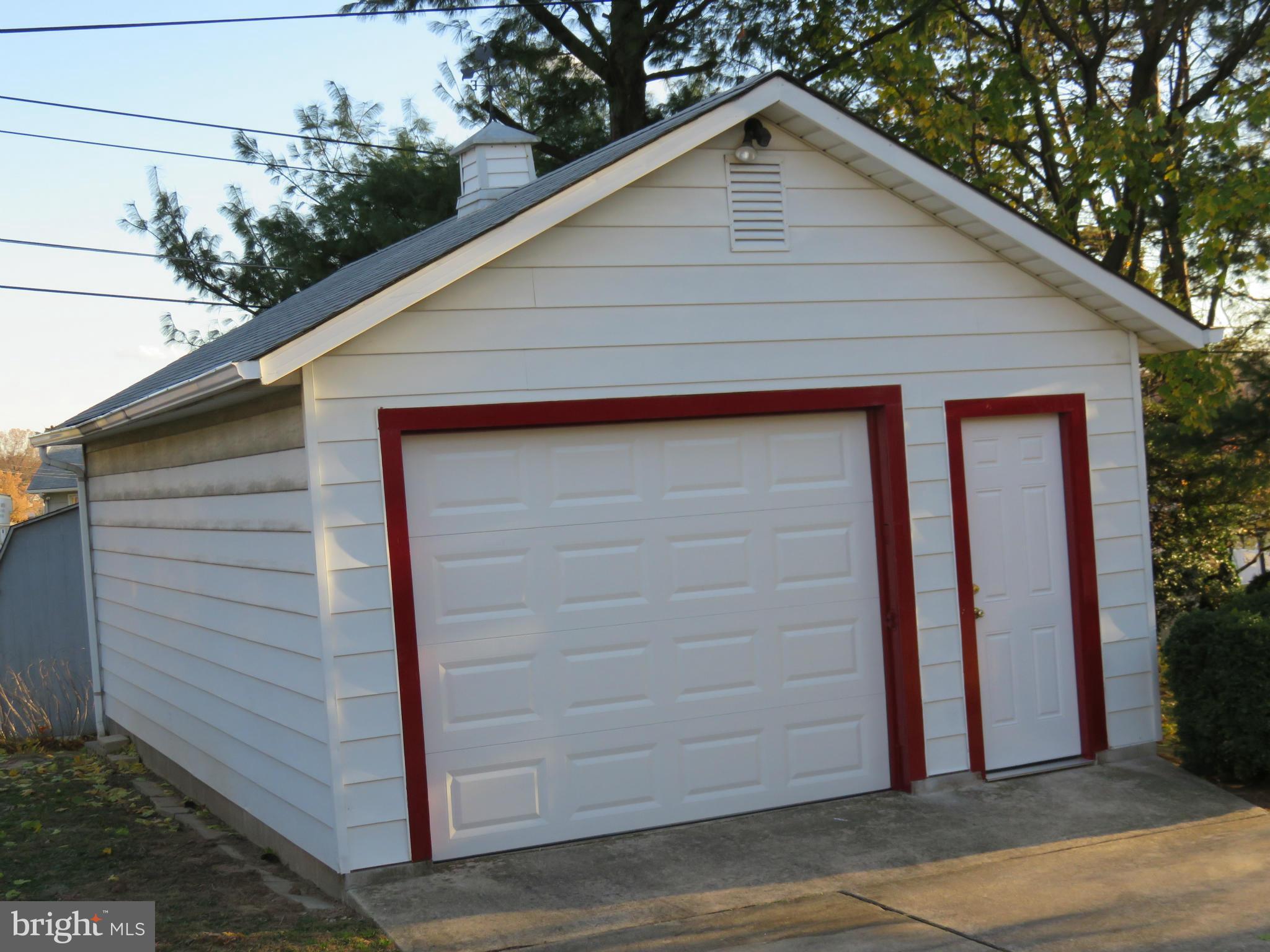 1747 Ellinwood Road Baltimore, MD 21237 - Photo 23 of 26 a small white house with a large space sink and a yard
