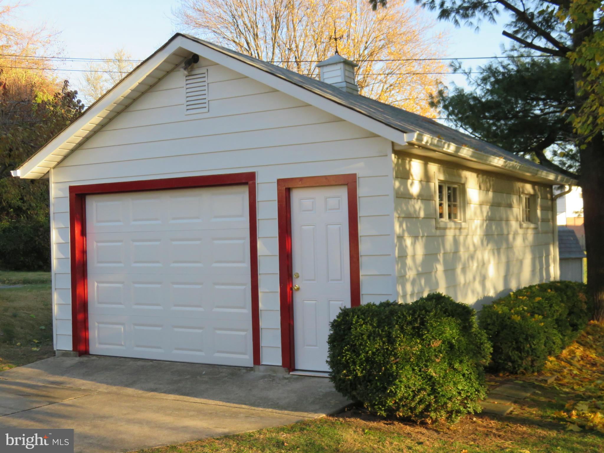 1747 Ellinwood Road Baltimore, MD 21237 - Photo 25 of 26 a front view of a house with a yard