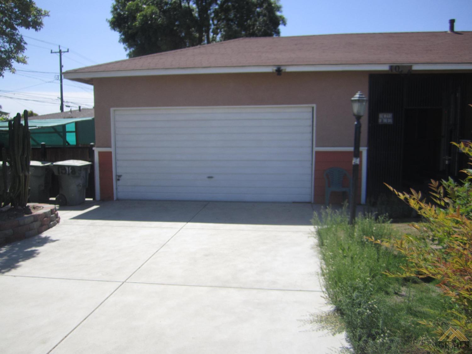 Undisclosed Address Bakersfield, CA 93305 - Photo 17 of 18 a backyard of a house