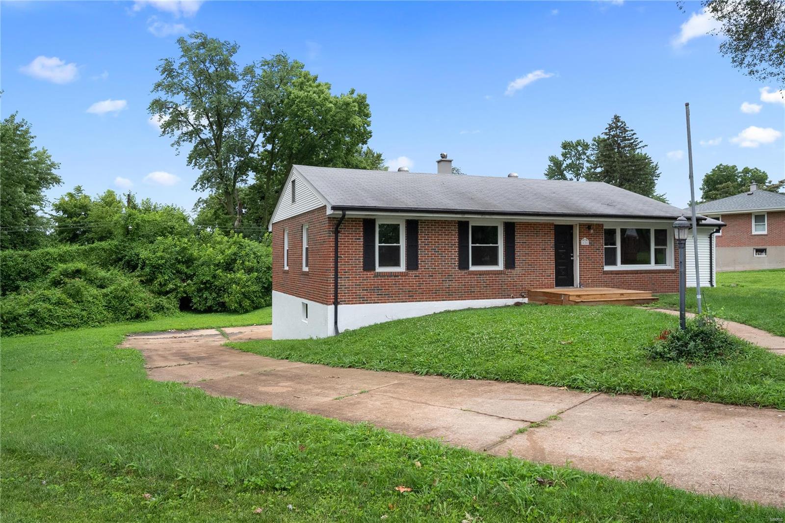 4146 Banks Road St. Ann, MO 63074 - Photo 2 of 23 Gallery Image 2