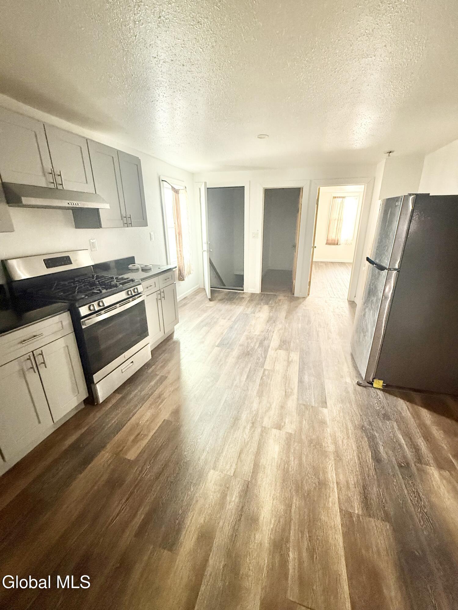 821 Strong Street Schenectady, NY 12307 - Photo 8 of 20 IMG_5155