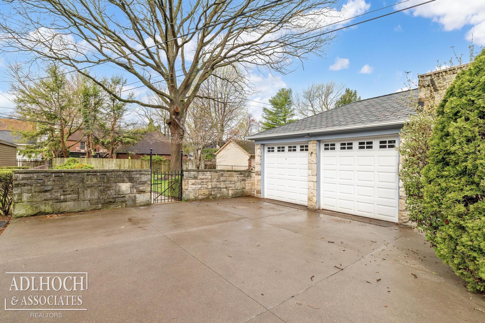 601 Fisher Road Grosse Pointe, MI 48230 - Photo 24 of 31 50204896-B69F2E4E-56F2-42E4-9C11-38CE8DB274DC.JPG