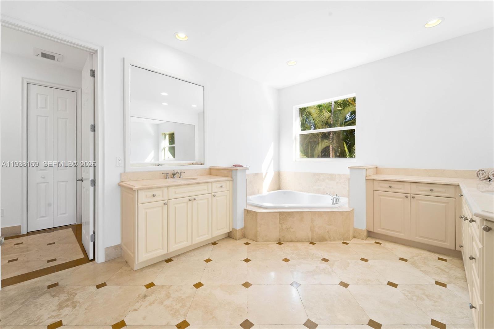 1490 Cleveland Road Miami Beach, FL 33141 - Photo 14 of 38 Photo 14