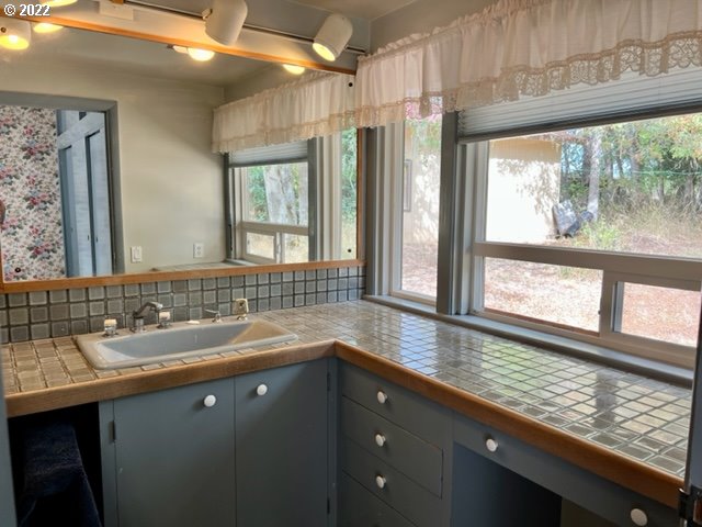 1012 Curry Road Roseburg, OR 97471 - Photo 17 of 36 Gallery Image 17