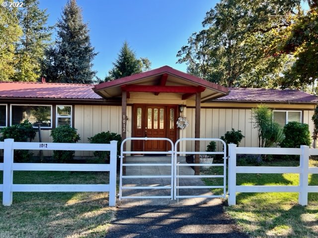 1012 Curry Road Roseburg, OR 97471 - Photo 2 of 36 Gallery Image 2