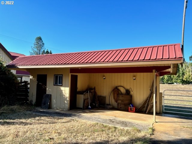 1012 Curry Road Roseburg, OR 97471 - Photo 23 of 36 Gallery Image 23