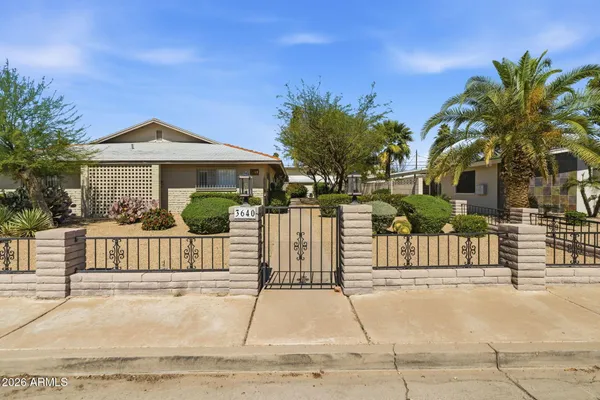 $2,350 | 3640 East Montecito Avenue, Unit 2, Phoenix, AZ 85018