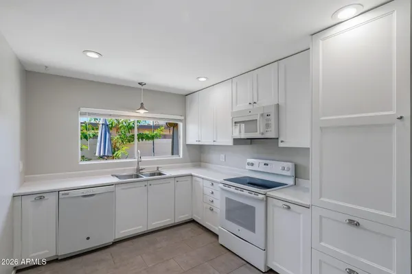 $2,350 | 3640 East Montecito Avenue, Unit 2, Phoenix, AZ 85018