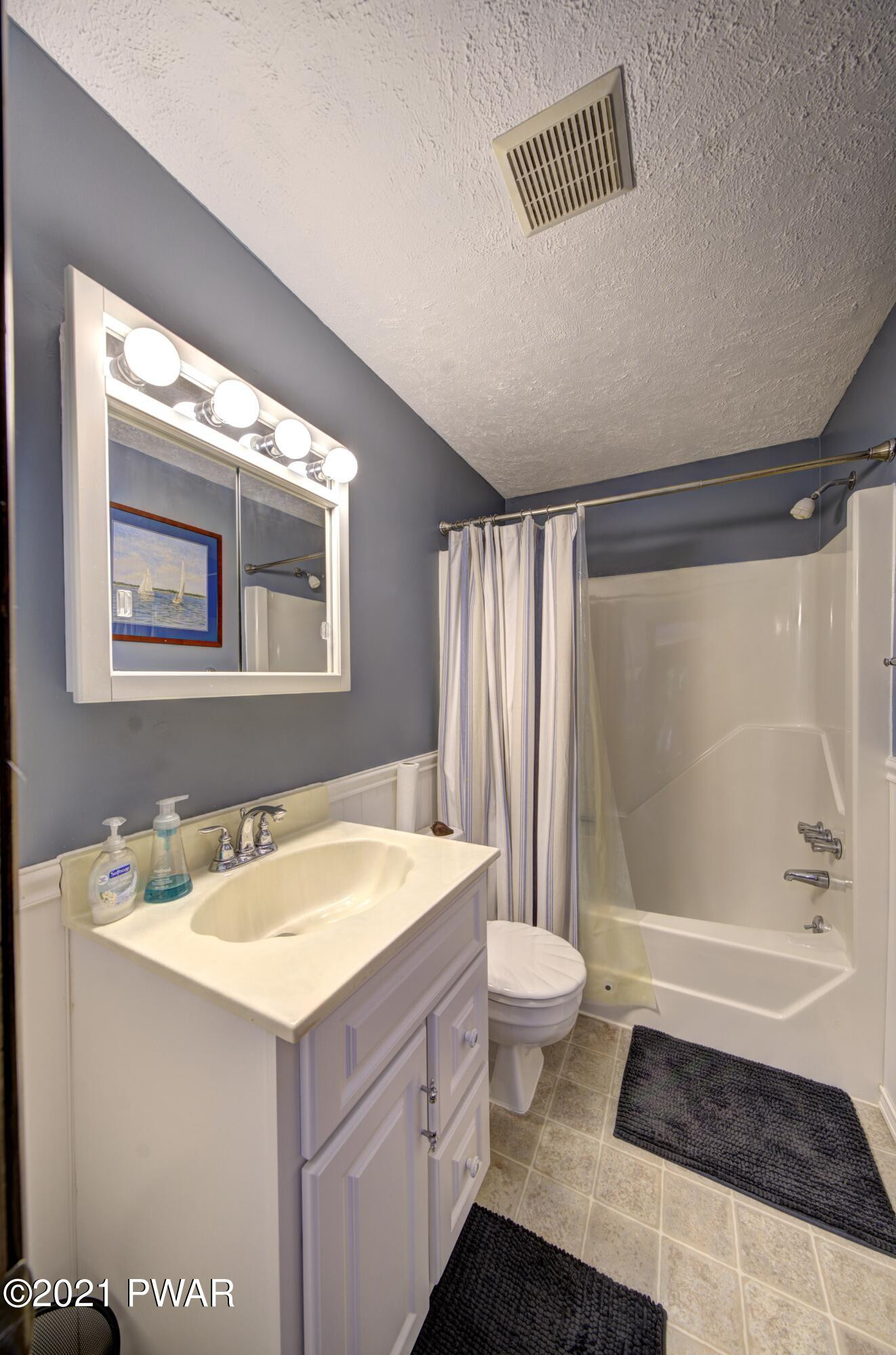 154 Tanager Road Lackawaxen, PA 18435 - Photo 16 of 37 Bathroom