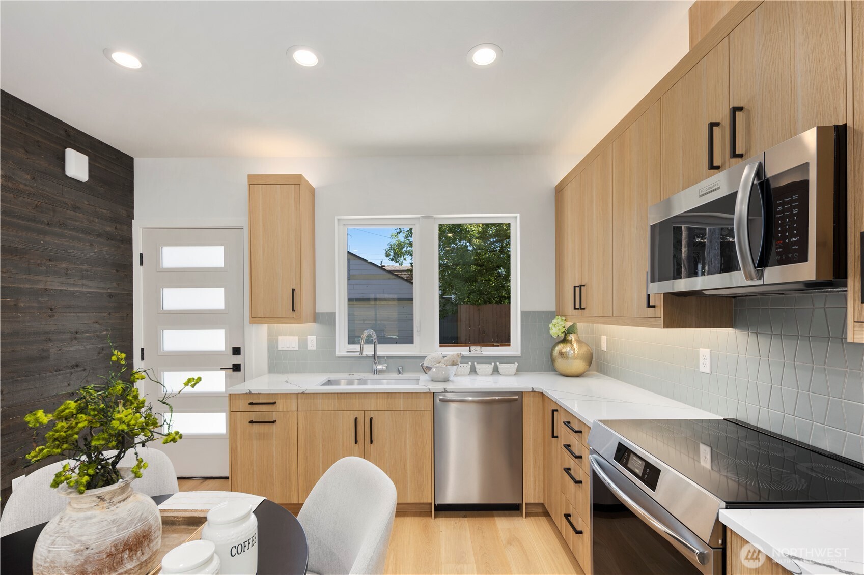 514 North 92nd Street Seattle, WA 98103 - Photo 9 of 38