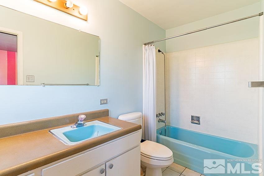 1595 Belford Road Reno, NV 89509 - Photo 10 of 21 a bathroom with a sink a toilet and a shower