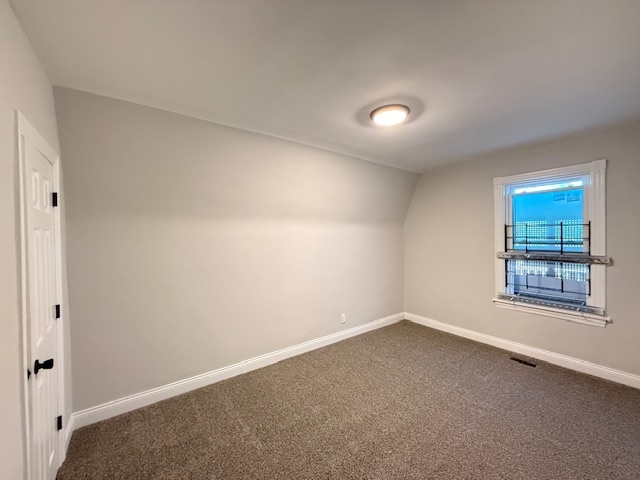 7045 South Prairie Avenue Chicago, IL 60637 - Photo 8 of 11 a view of an empty room with a window