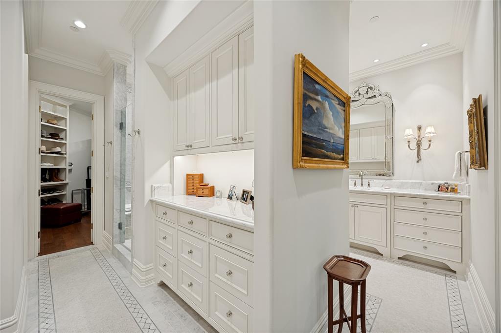 8511 Edgemere Road, Unit 201 Dallas, TX 75225 - Photo 27 of 37 Gallery Image 27