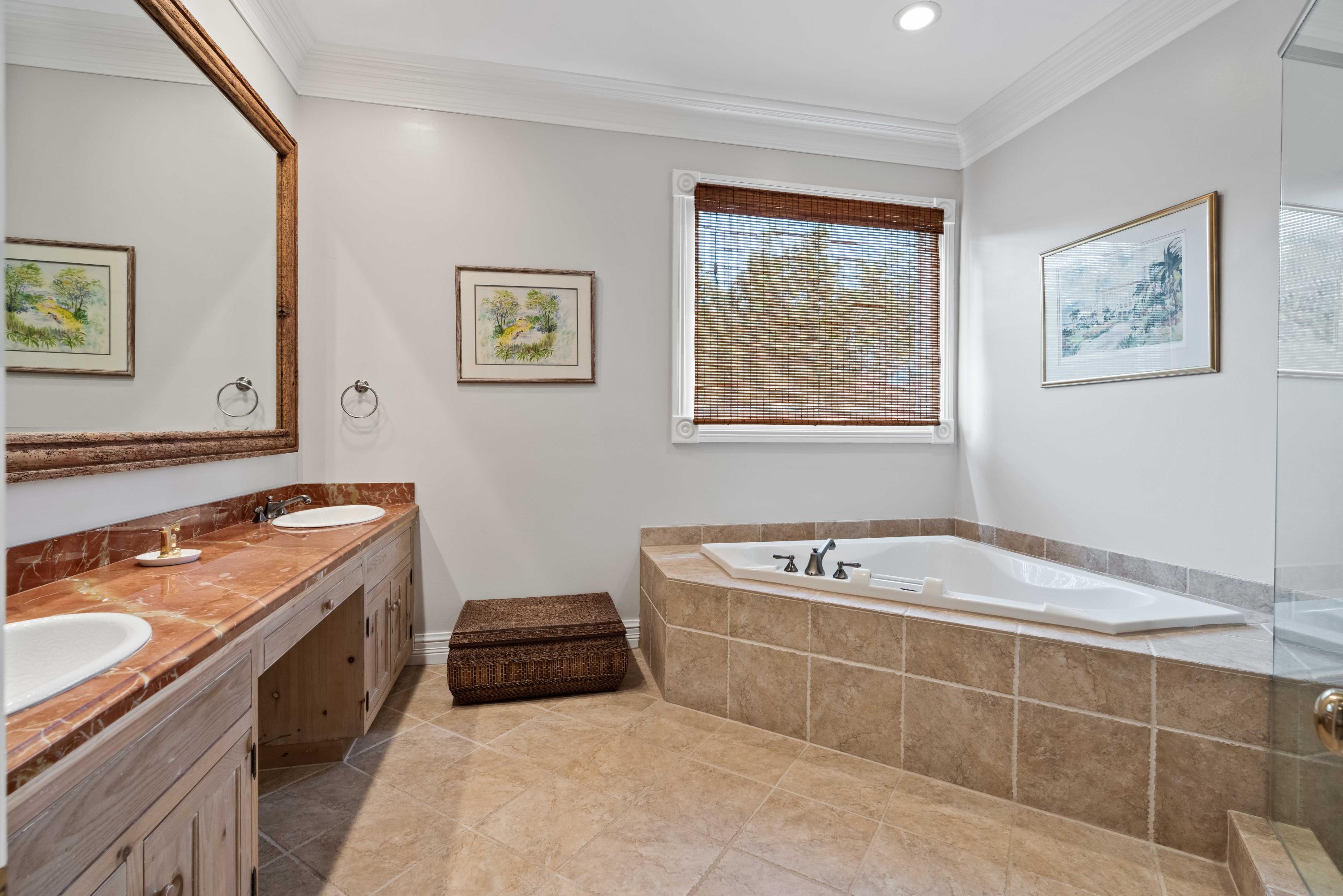 387 Eagle Drive Jupiter, FL 33477 - Photo 42 of 77 Guest Bath 4